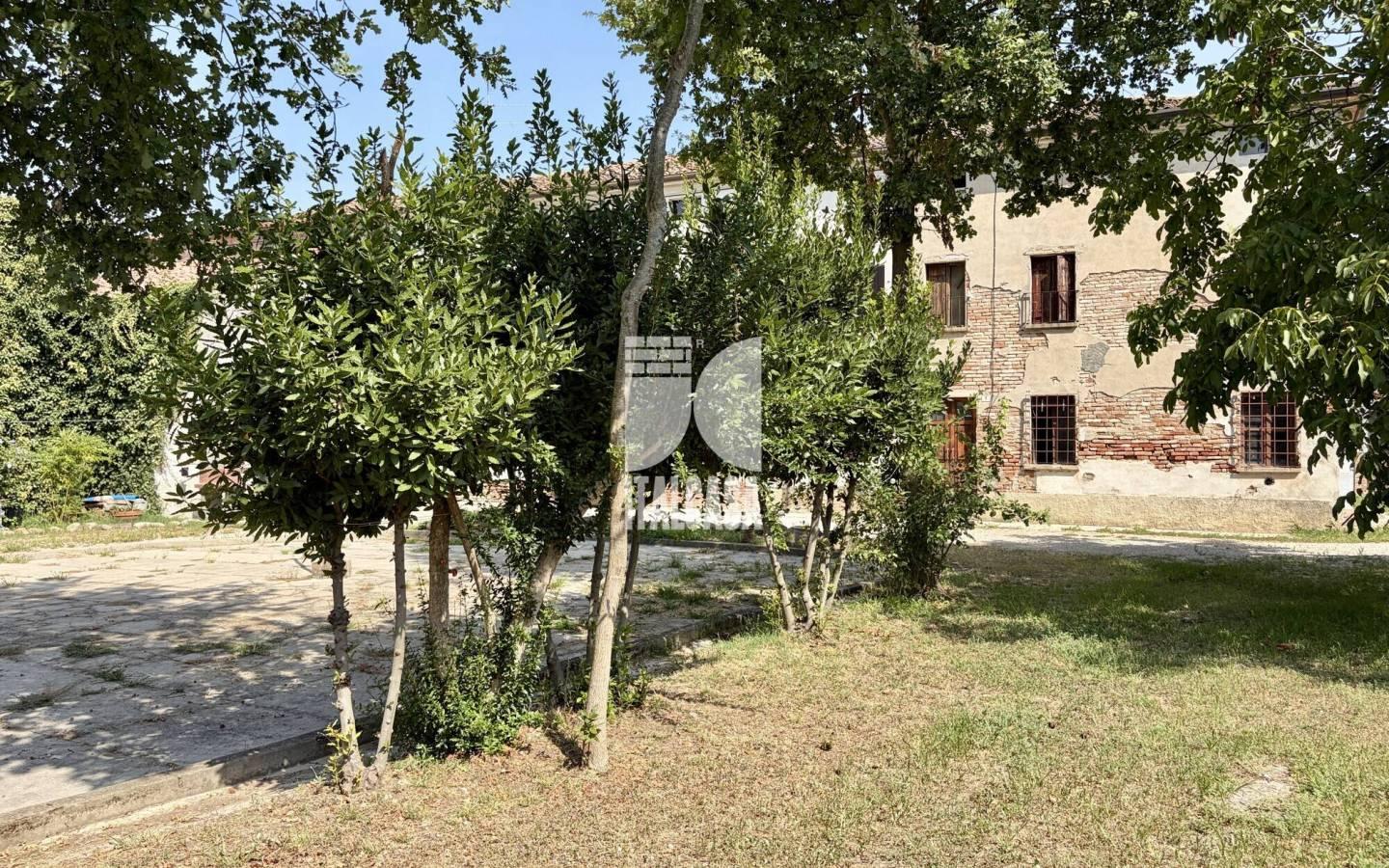 Villa bifamiliare via strada Crociare, Centro, San Benedetto Po