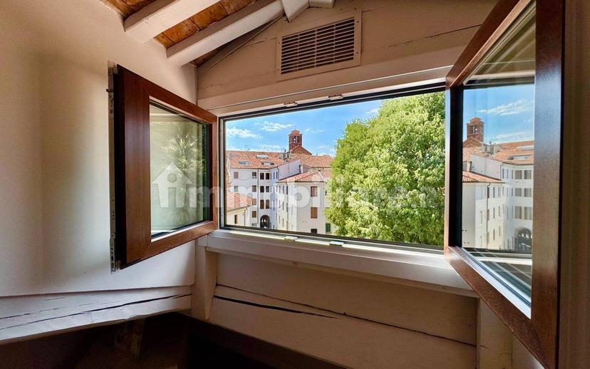 Mansarda ottimo stato, 50 m², Centro Storico, Vicenza — foto 7 di 14
