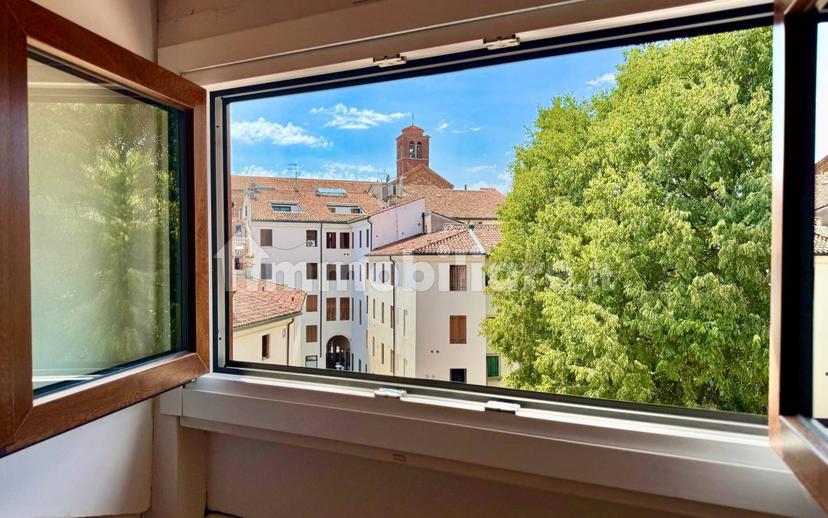 Mansarda ottimo stato, 50 m², Centro Storico, Vicenza — foto 3 di 14