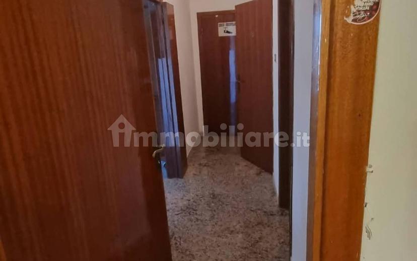 Stanza singola viale della Carriera 24, Fermo
