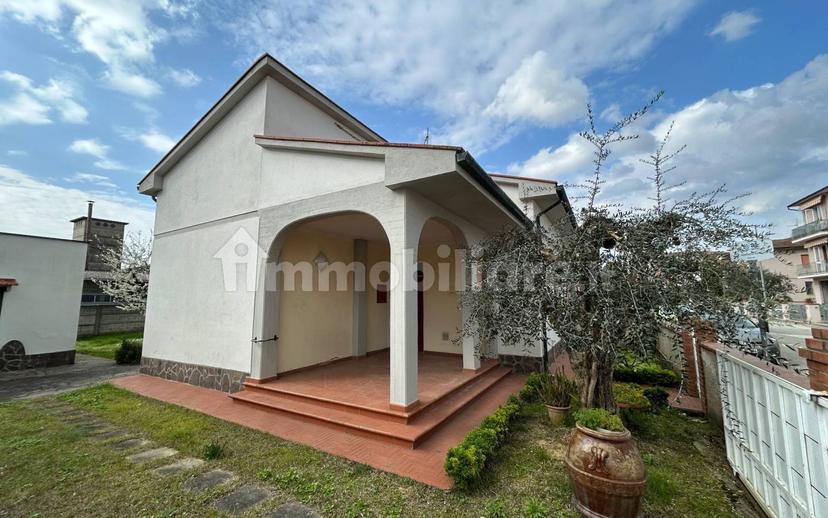 Villa a schiera via Pinocchio 70, Giardino, Ponsacco — foto 2 di 20