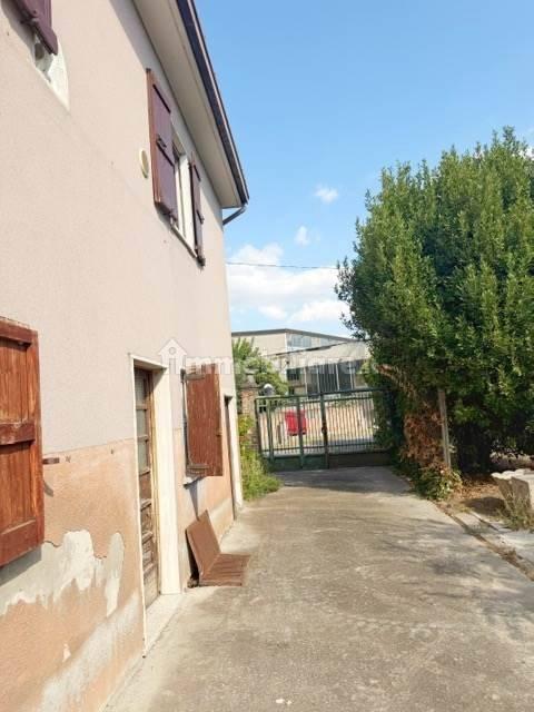 Terratetto unifamiliare 100 m², da ristrutturare, Centro, Casteggio — foto 6 di 9