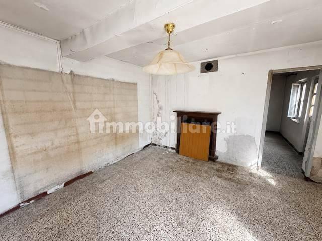Terratetto unifamiliare 100 m², da ristrutturare, Centro, Casteggio — foto 2 di 9