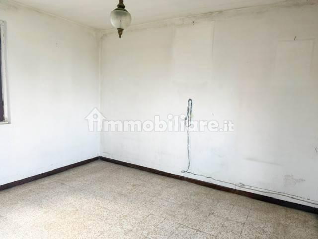 Terratetto unifamiliare 100 m², da ristrutturare, Centro, Casteggio — foto 4 di 9