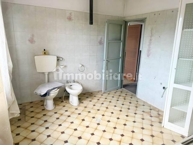 Terratetto unifamiliare 100 m², da ristrutturare, Centro, Casteggio — foto 3 di 9