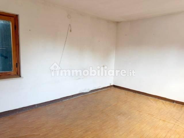 Terratetto unifamiliare 100 m², da ristrutturare, Centro, Casteggio
