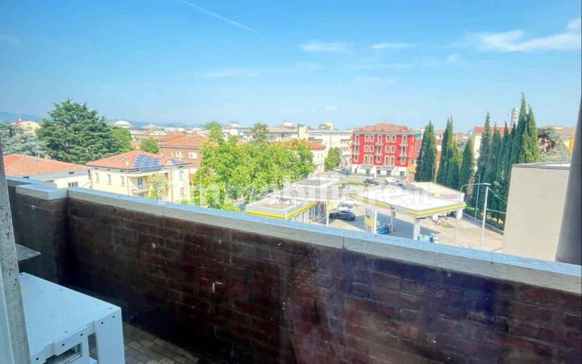 Stanza in affitto in appartamento via Trieste, Verona