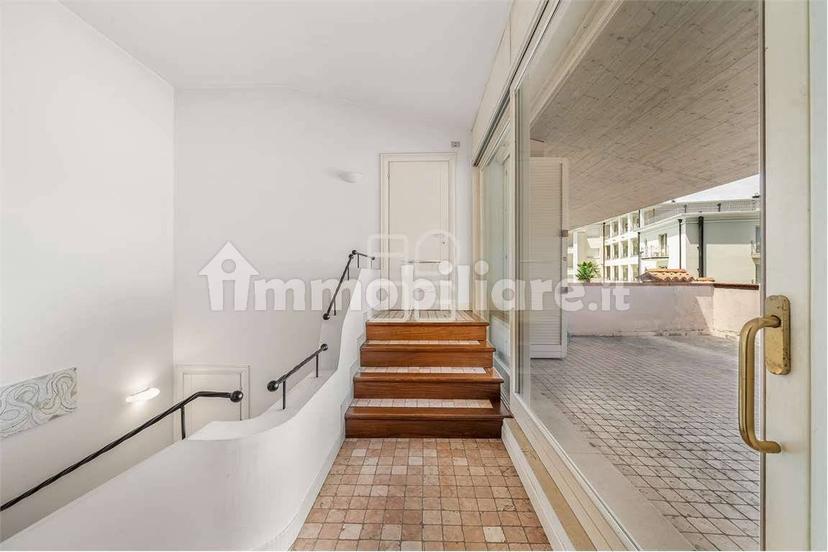 Villa unifamiliare via Marconi, Desenzano Centro, Desenzano del Garda — foto 9 di 56