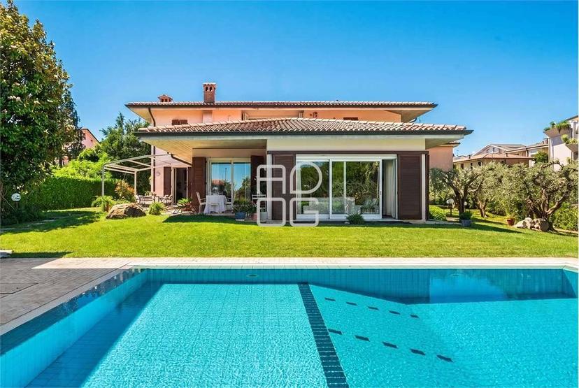 Villa unifamiliare via Marconi, Desenzano Centro, Desenzano del Garda — foto 19 di 56