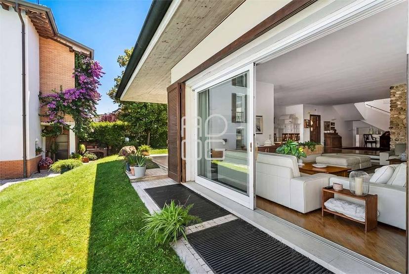 Villa unifamiliare via Marconi, Desenzano Centro, Desenzano del Garda — foto 29 di 56