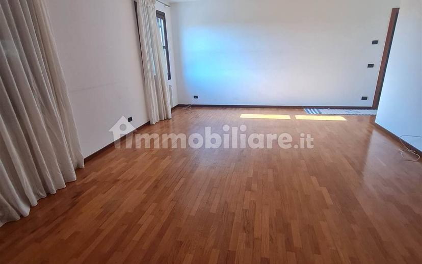 Appartamento buono stato, secondo piano, Castelfranco Veneto — foto 2 di 7