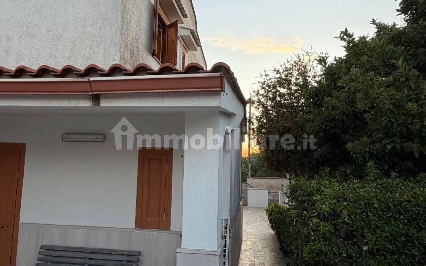 Villa bifamiliare via Datteri, Leporano Marina, Leporano