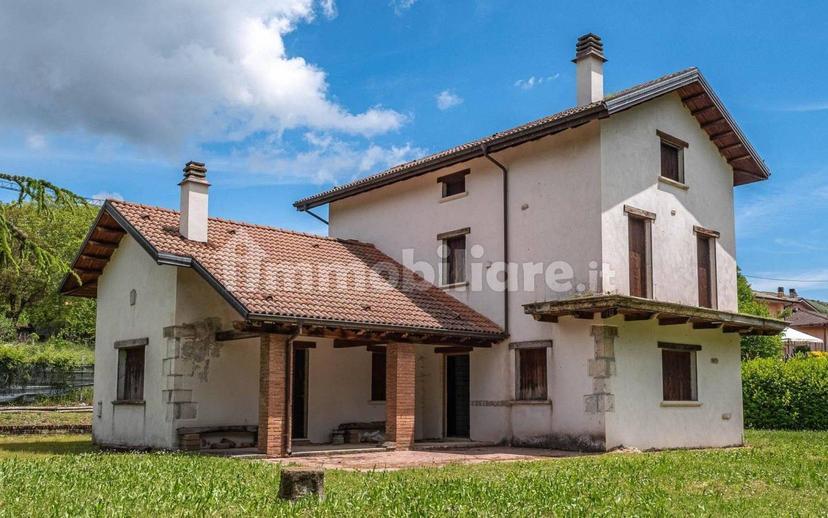 Villa unifamiliare via Roma, Scoppito — foto 3 di 5