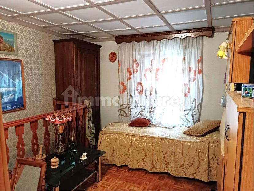 Trilocale via Rovarey 20, Centro, Donnas — foto 20 di 35
