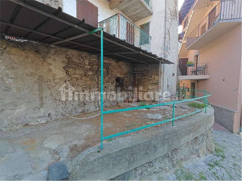 Trilocale via Rovarey 20, Centro, Donnas — foto 6 di 35