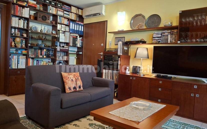 Trilocale ottimo stato, secondo piano, Prato, Correggio — foto 4 di 19