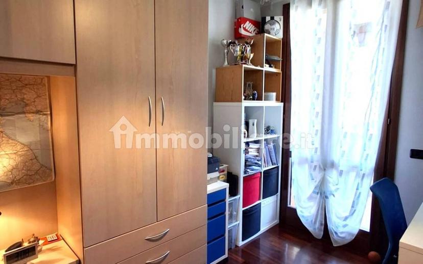Trilocale ottimo stato, secondo piano, Prato, Correggio — foto 16 di 19
