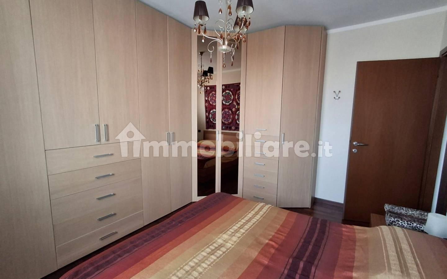 Trilocale ottimo stato, secondo piano, Prato, Correggio