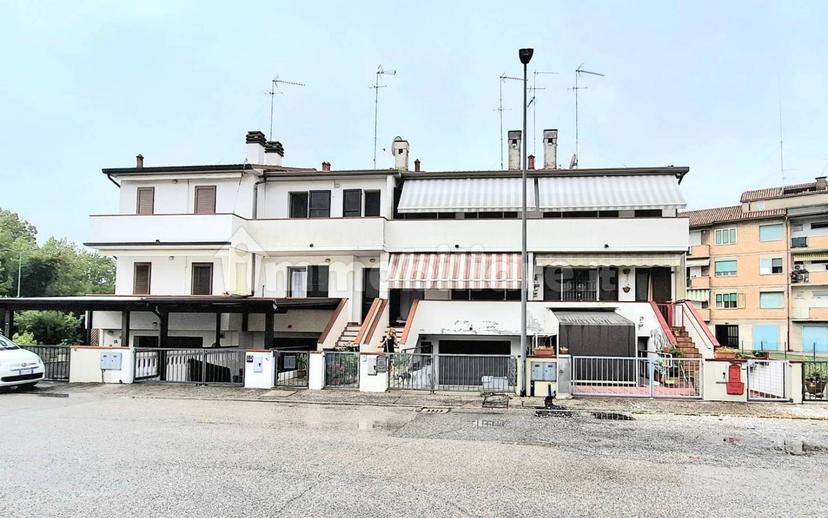 Villa a schiera vicolo della Resistenza 4, Centro, Copparo
