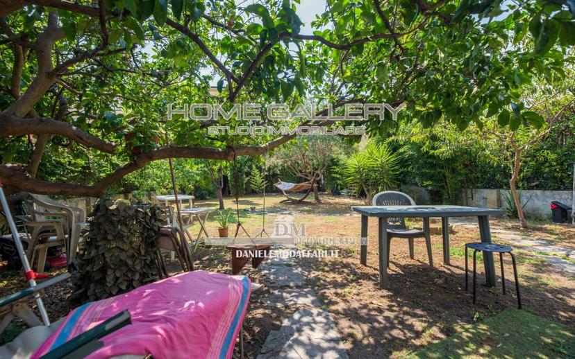Villa a schiera via Roma, Lido di Camaiore, Camaiore