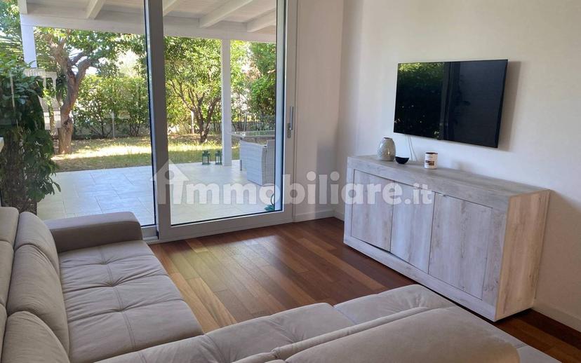 Villa unifamiliare viale dei Pini, Parco Scizzo Parchitello, Noicattaro