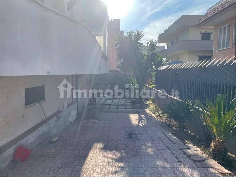 Villa bifamiliare via Tito Livio , 8, Mondragone — foto 3 di 30