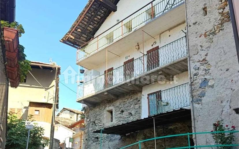 Trilocale via Rovarey 20, Centro, Donnas — foto 24 di 35