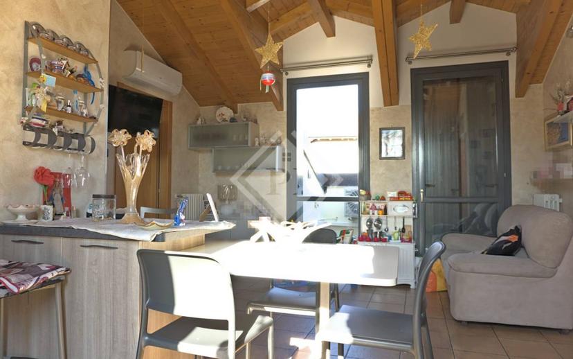 Trilocale ottimo stato, secondo piano, Centro, Vedano Olona — foto 8 di 11