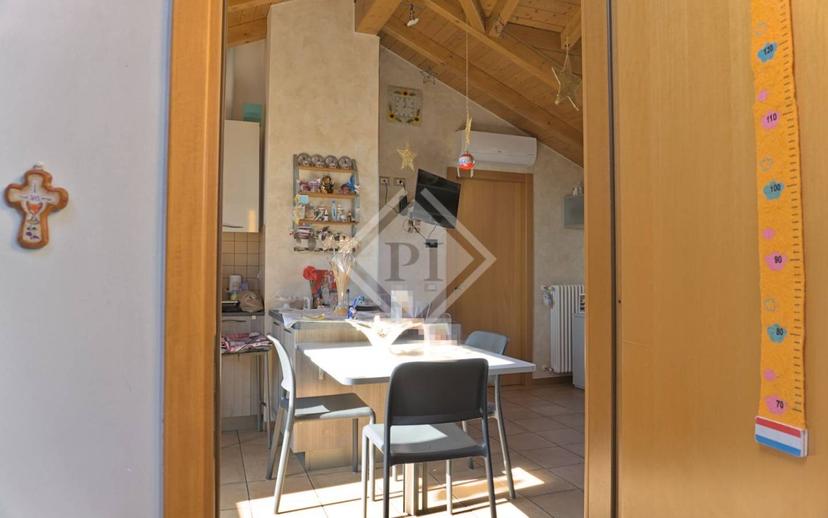 Trilocale ottimo stato, secondo piano, Centro, Vedano Olona — foto 11 di 11