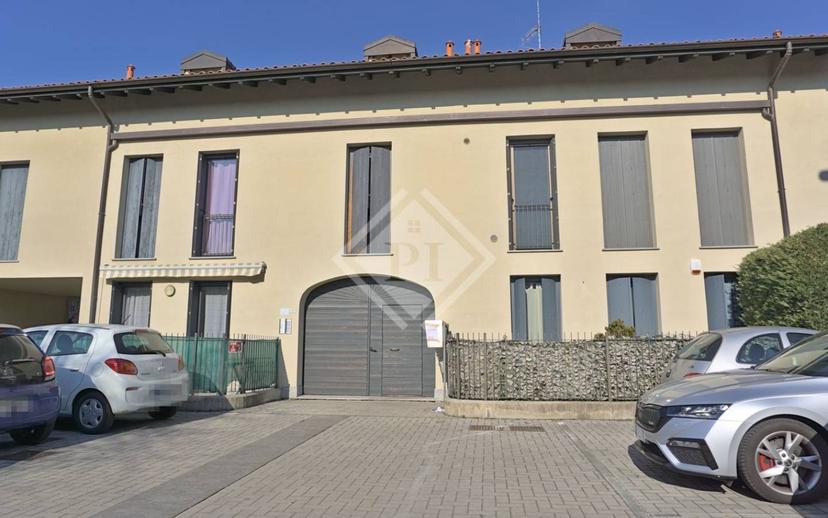 Trilocale ottimo stato, secondo piano, Centro, Vedano Olona — foto 3 di 11