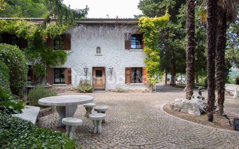 Villa unifamiliare via Sengele 5, Mazzurega, Fumane