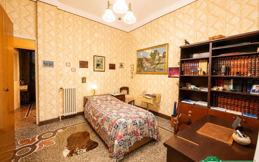Appartamento buono stato, primo piano, Porto Maurizio, Imperia