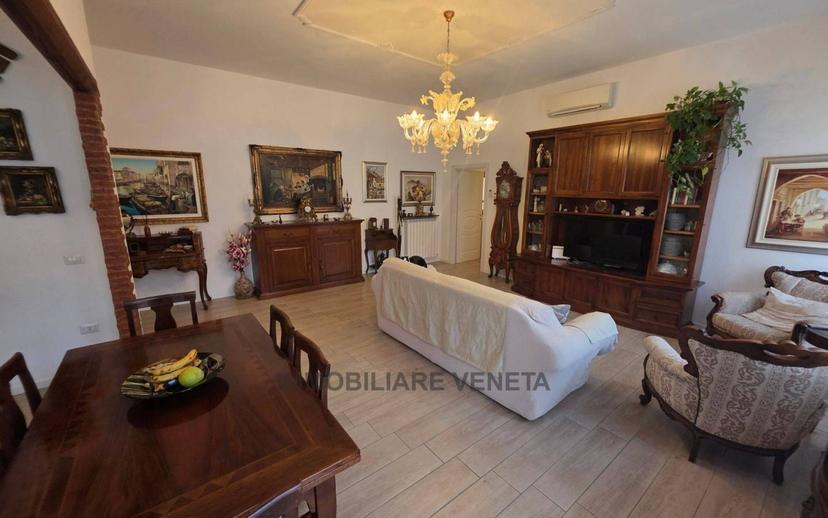 Quadrilocale ottimo stato, primo piano, Centro Storico, Chioggia