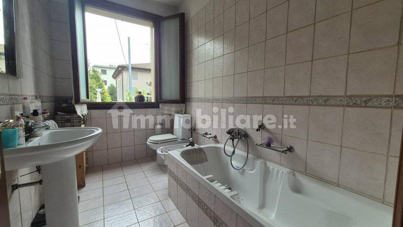 Appartamento via Galileo Galilei, Centro, Cavezzo — foto 2 di 19