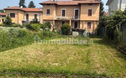 Villa bifamiliare via Indipendenza 1, Centro, Castronno