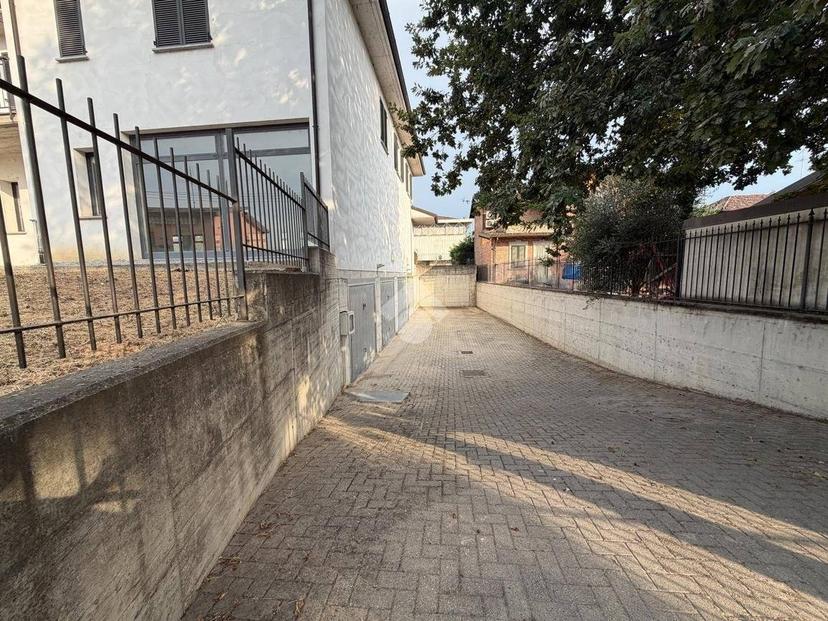 Trilocale via Romera Vecchia, Centro, Broni — foto 14 di 18