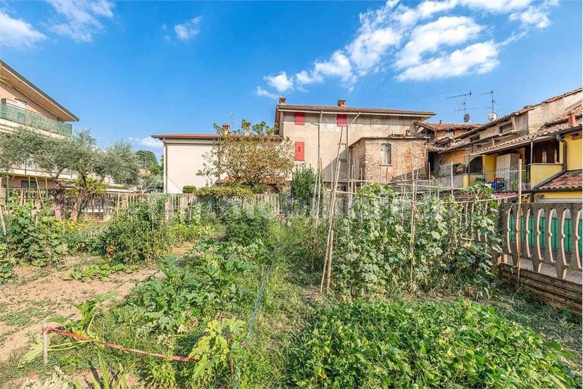 Trilocale via Fratelli Bandiera, 5, Verano Brianza