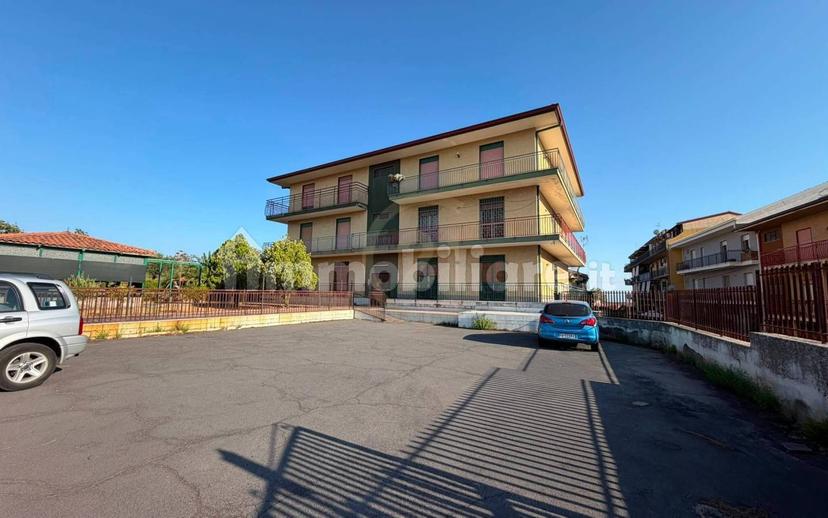 Quadrilocale viale Alcide De Gasperi 1, Camporotondo Etneo — foto 4 di 9