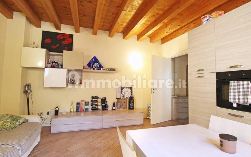 Bilocale ottimo stato, primo piano, Centro, Marone