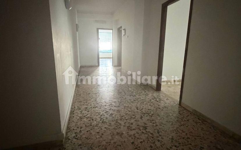 Appartamento via Vittorio Veneto 136, Centro, Crotone — foto 4 di 18