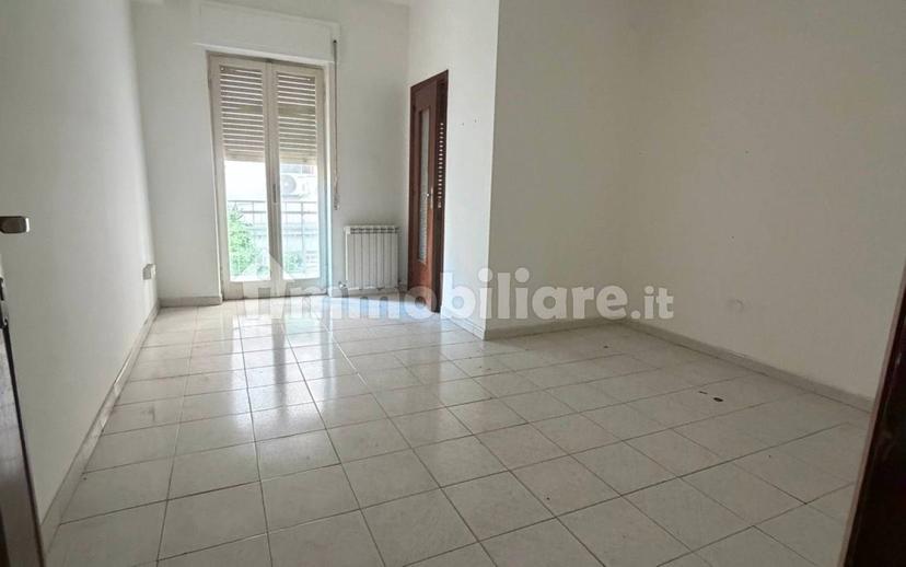 Appartamento via Vittorio Veneto 136, Centro, Crotone — foto 3 di 18