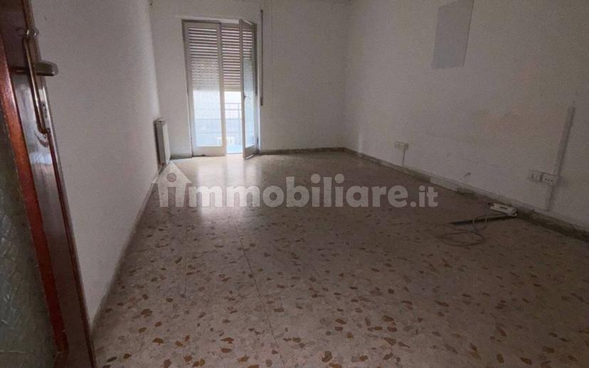 Appartamento via Vittorio Veneto 136, Centro, Crotone — foto 2 di 18