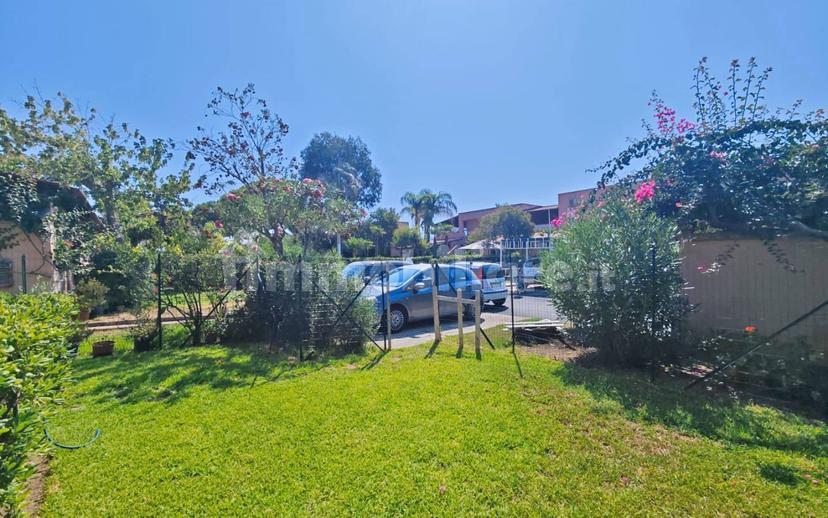 Villa a schiera piazzetta Giulio Minoletti, Tonnarella, Furnari