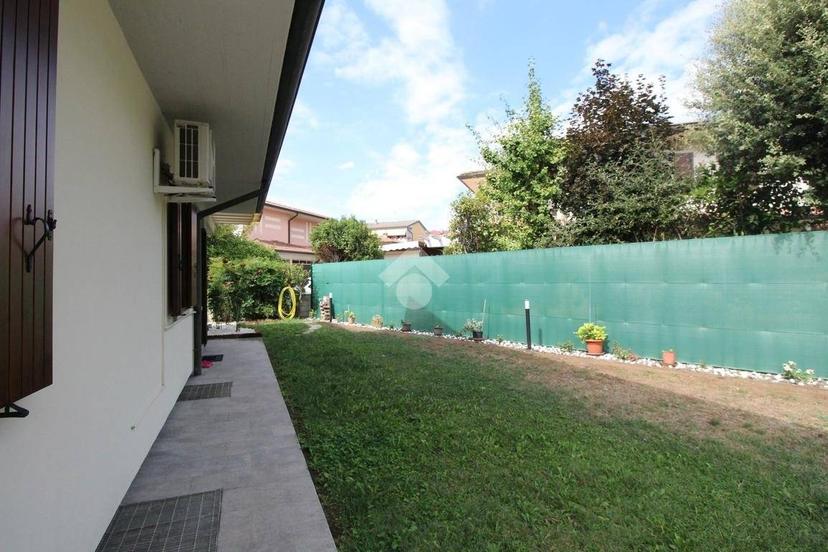 Villa bifamiliare via dei Fanti 162, Centro, Torri di Quartesolo — foto 3 di 35