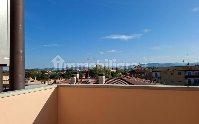 Trilocale ottimo stato, quarto piano, Centro, Calderara di Reno — foto 2 di 8
