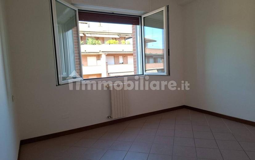 Trilocale ottimo stato, quarto piano, Centro, Calderara di Reno — foto 3 di 8