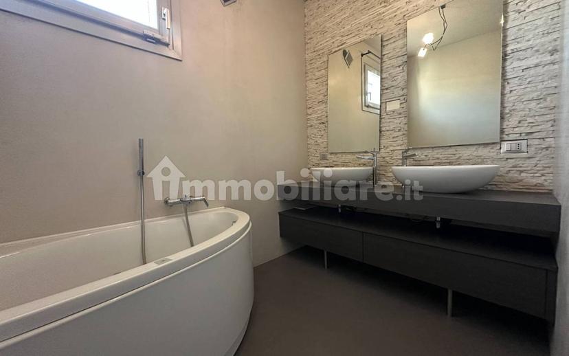 Trilocale via Solferino, Centro, Peschiera del Garda — foto 10 di 16