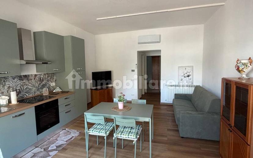 Bilocale via Martiri Pennesi 35, Centro, Roseto degli Abruzzi — foto 2 di 13
