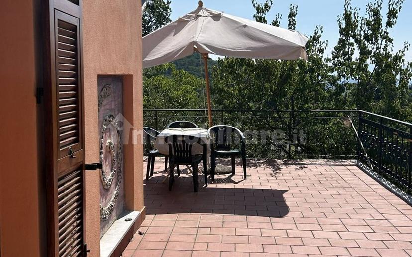 Appartamento in villa via Alcide De Gasperi, Mattarana, Carrodano