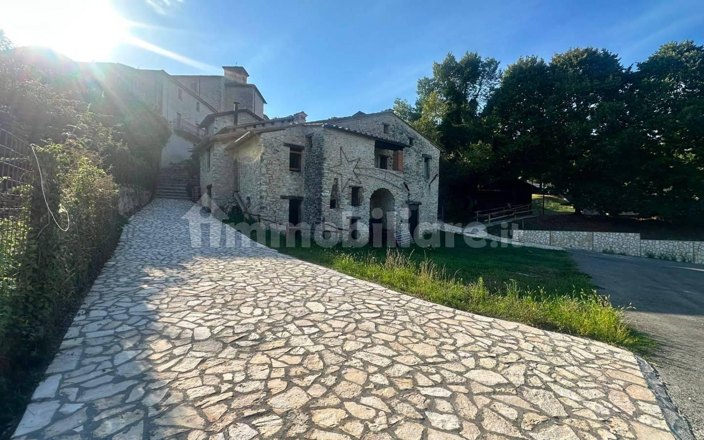Casale via Principe di Piemonte, Centro, Colli sul Velino